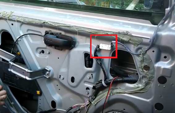 Снятие наружного зеркала Nissan Note 2004 - 2012