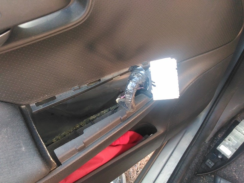 Снятие и установка обивки передней двери Nissan Note 2004 - 2012