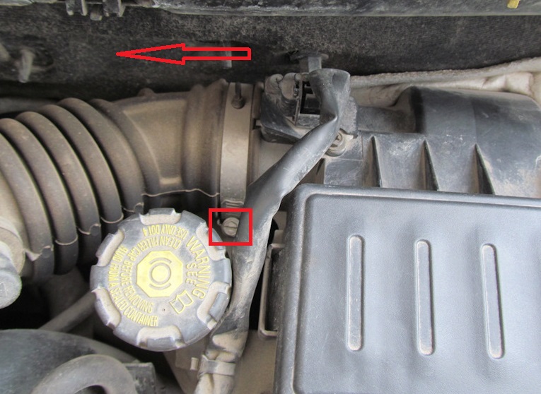 Снятие корпуса воздушного фильтра двигателя НR16DE Nissan Note 2004 - 2012