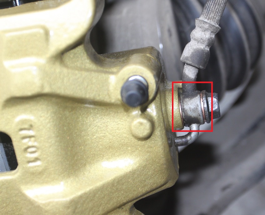 Замена переднего тормозного суппорта Nissan Note 2004 - 2012