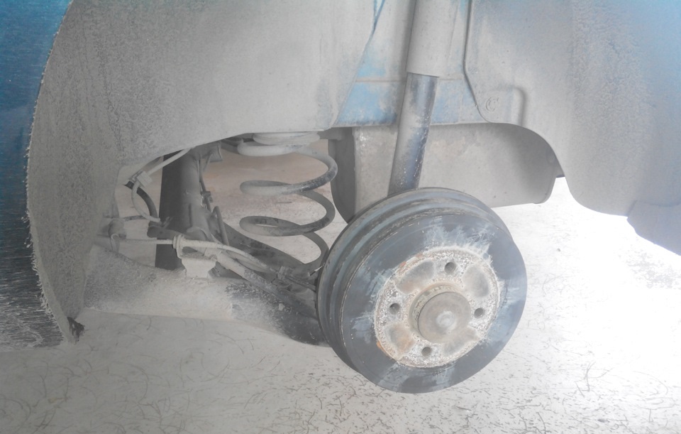 Снятие и установка тормозного барабана Nissan Note 2004 - 2012