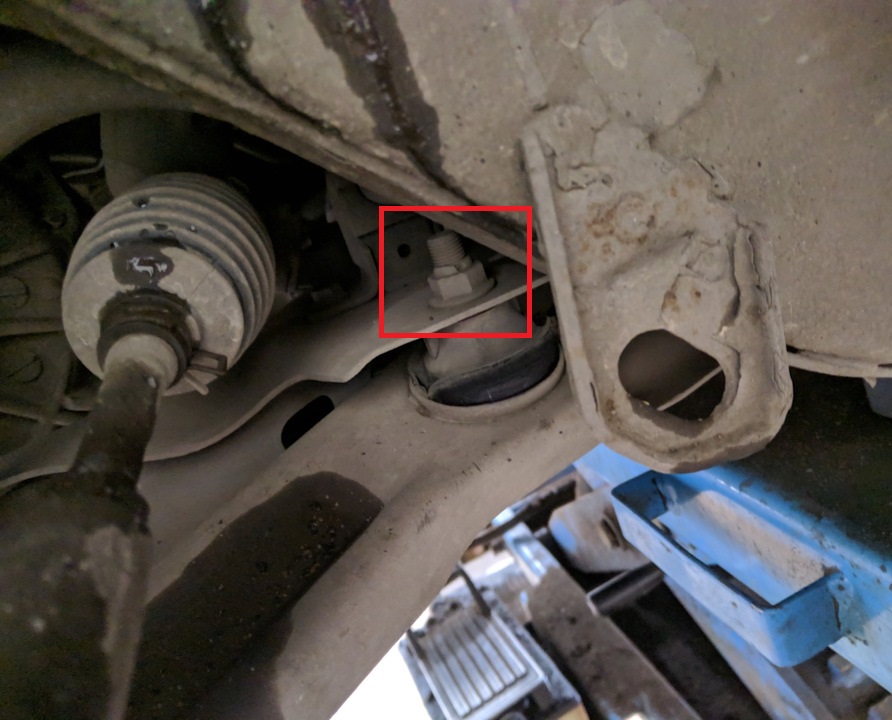 Замена рычага передней подвески Nissan Note 2004 - 2012