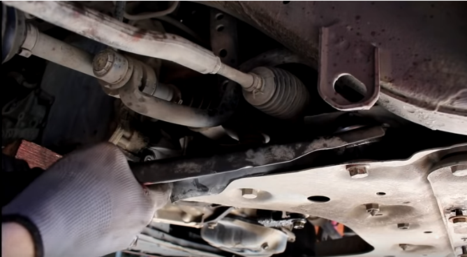 Замена рычага передней подвески Nissan Note 2004 - 2012