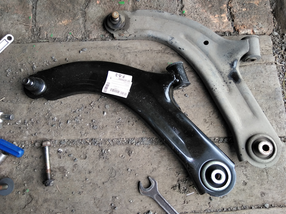 Замена рычага передней подвески Nissan Note 2004 - 2012