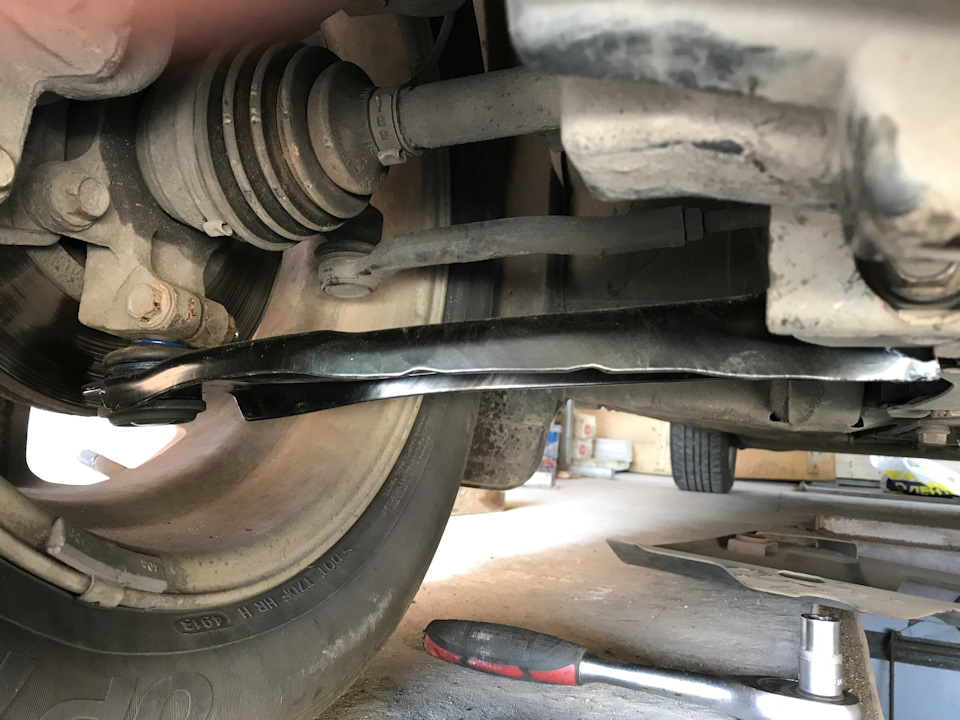 Замена рычага передней подвески Nissan Note 2004 - 2012