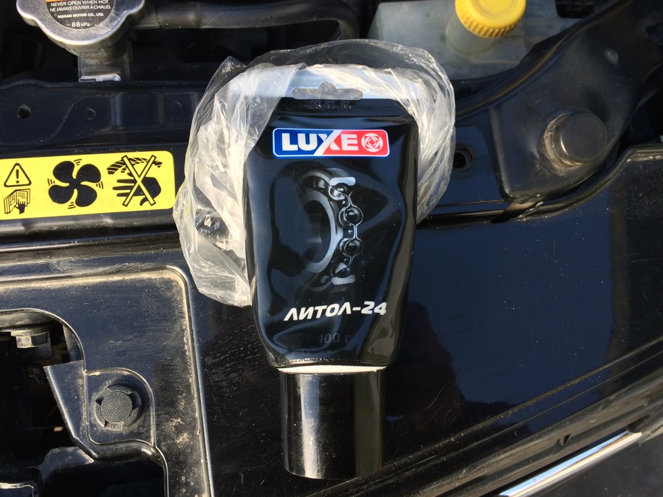 Снятие и установка аккумуляторной батареи Nissan Note 2004 - 2012