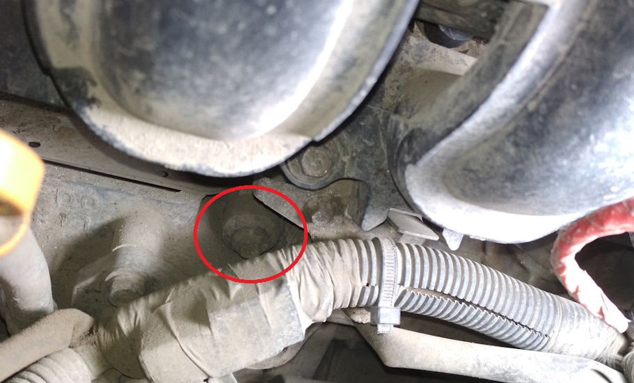 Замена датчика детонации Nissan Note 2004 - 2012