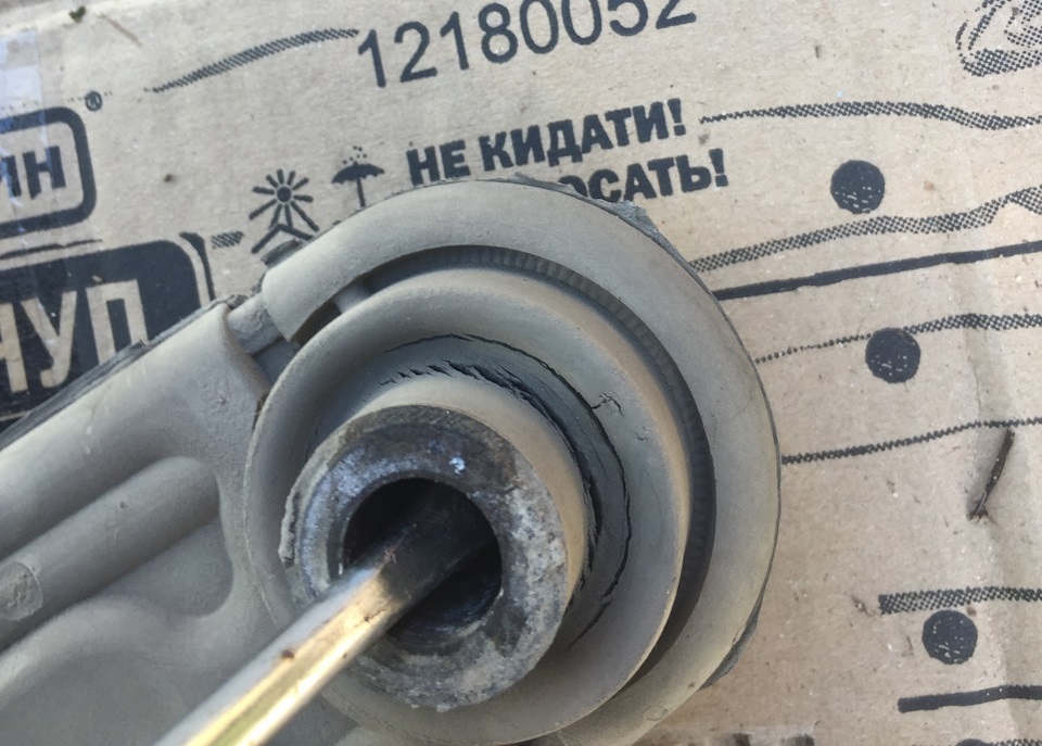 Замена задней опоры двигателя Nissan Note 2004 - 2012