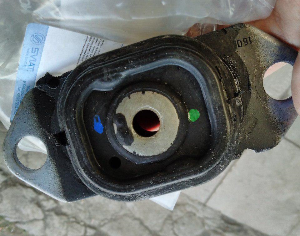 Замена левой опоры двигателя Nissan Note 2004 - 2012