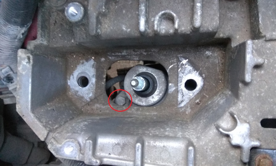 Замена левой опоры двигателя Nissan Note 2004 - 2012