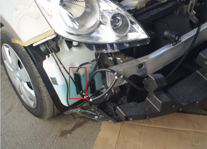 Замена электронасоса омывателя фар Nissan Note 2004 - 2012
