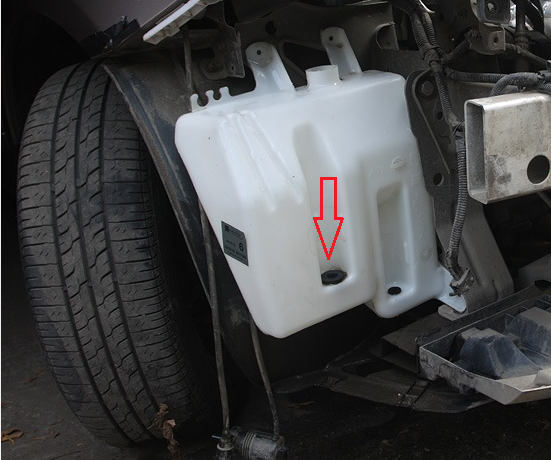 Замена электронасоса омывателя фар Nissan Note 2004 - 2012
