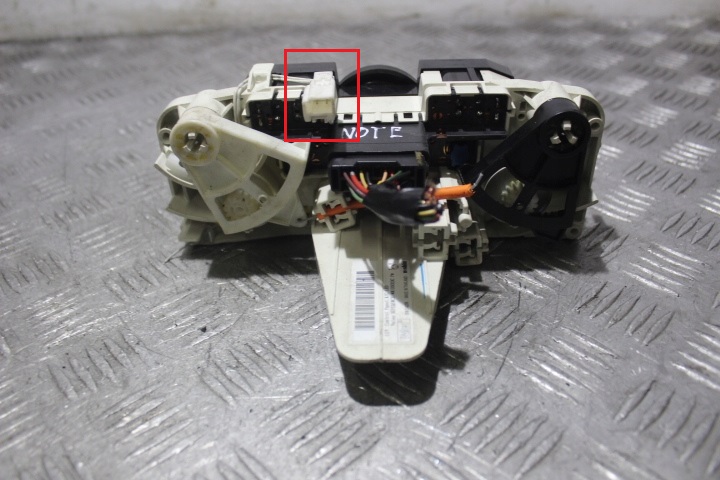 Снятие блока управления климат-контроля Nissan Note 2004 - 2012
