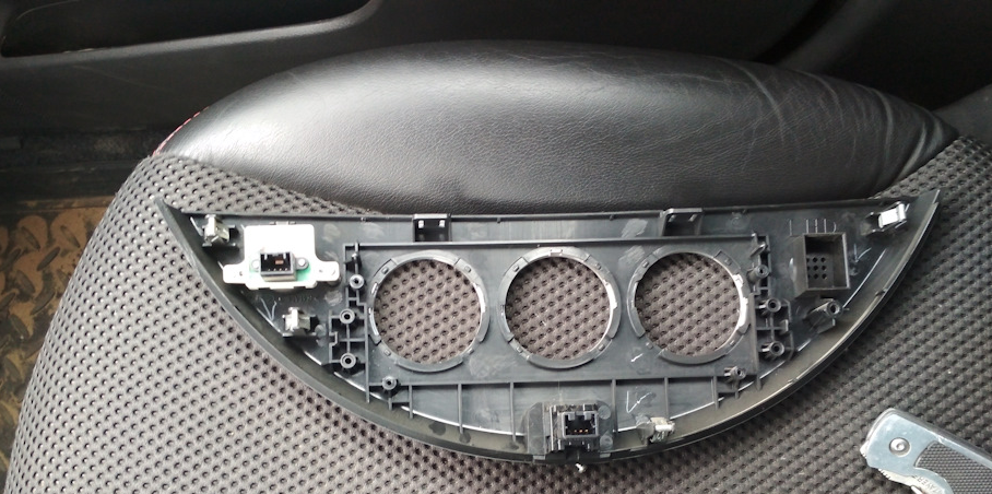 Снятие блока управления климат-контроля Nissan Note 2004 - 2012