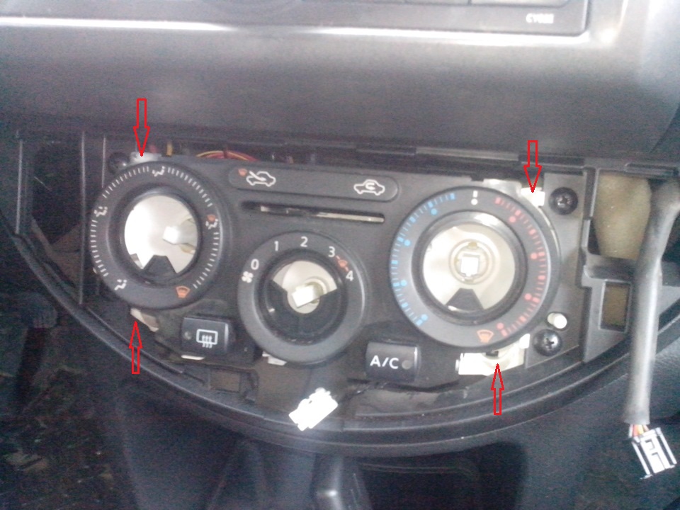 Снятие блока управления климат-контроля Nissan Note 2004 - 2012