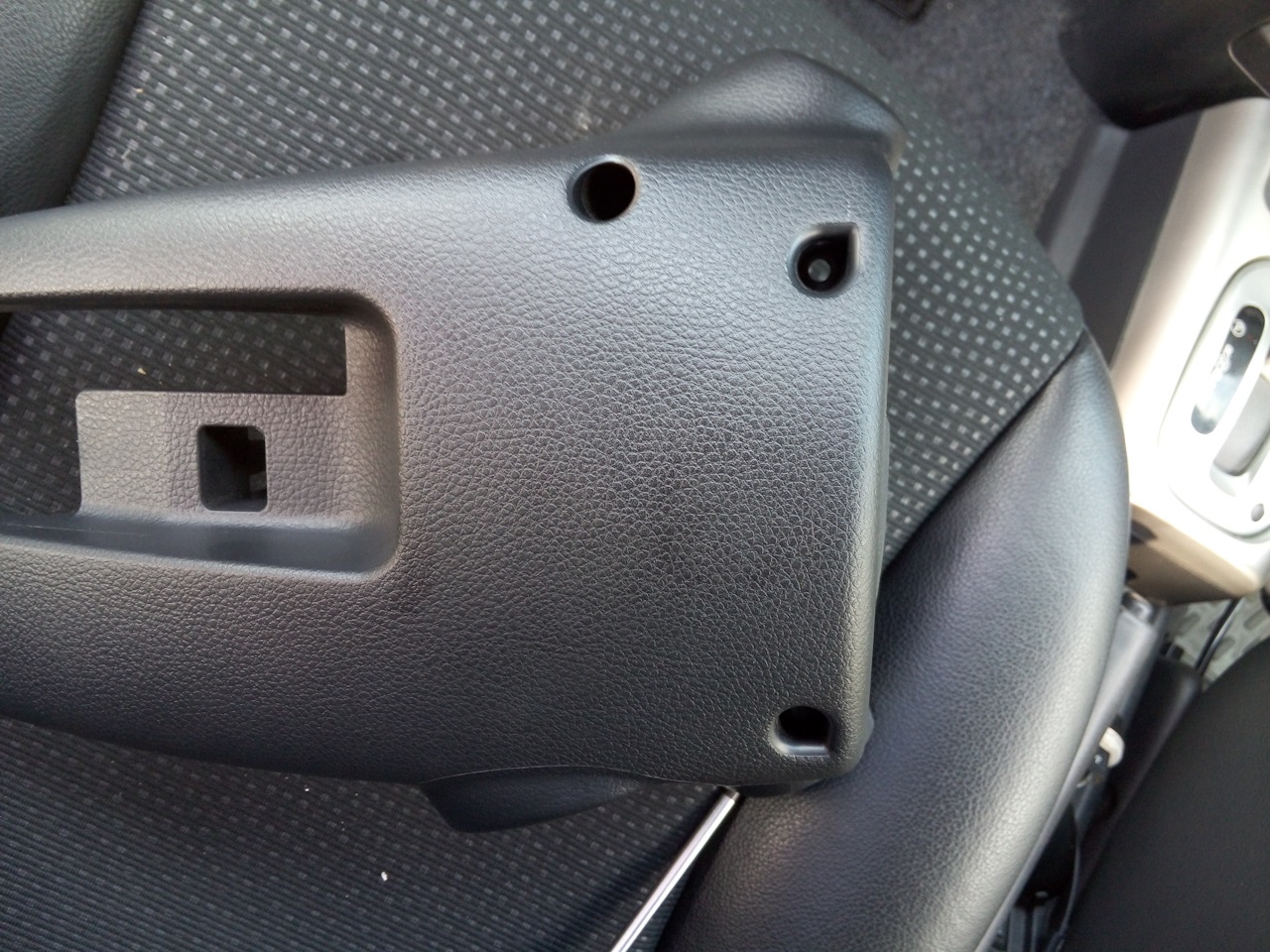 Снятие и установка кожуха рулевой колонки Nissan Note 2004 - 2012
