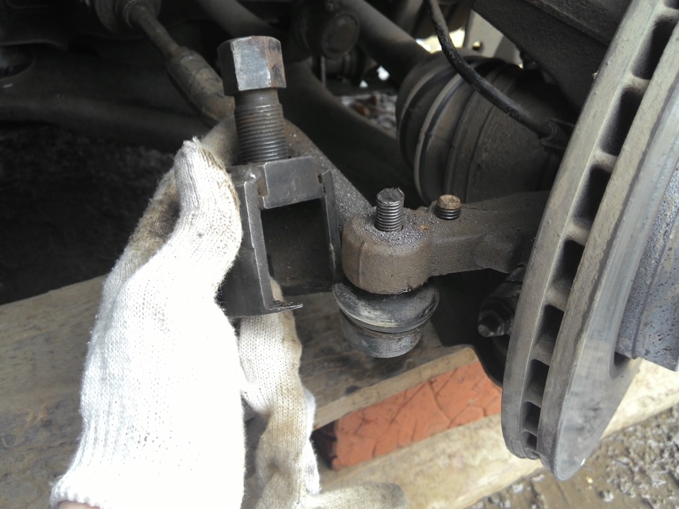 Замена наружного наконечника рулевой тяги Nissan Note 2004 - 2012