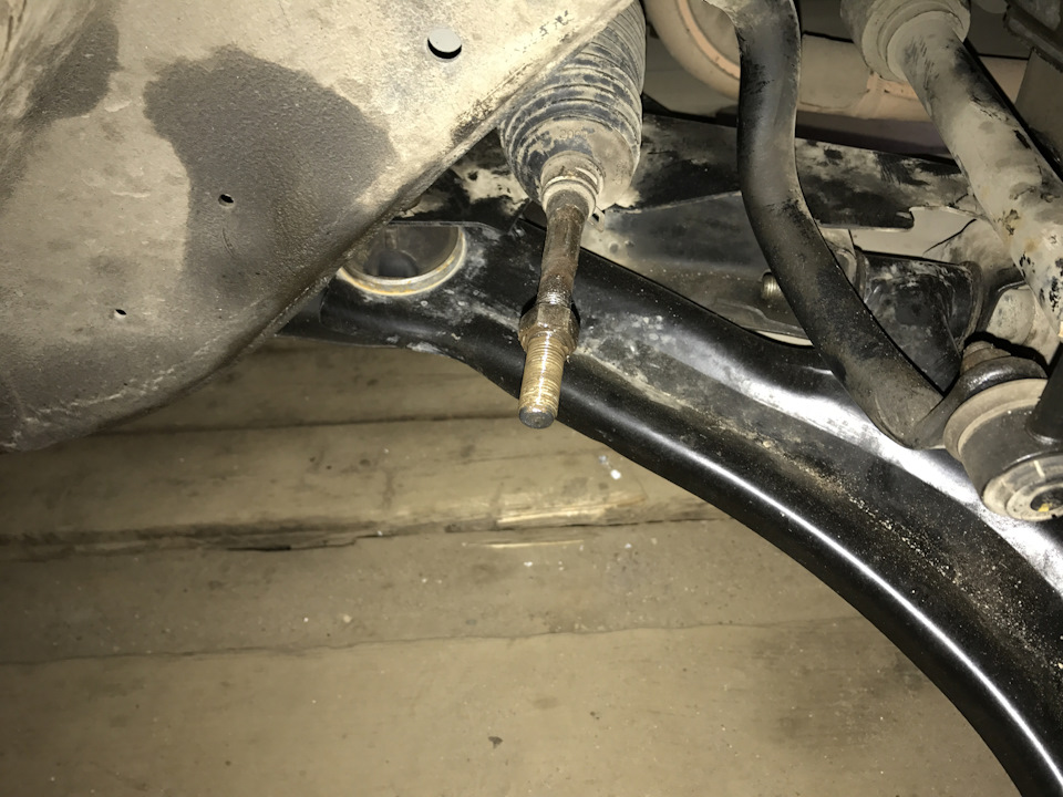 Замена наружного наконечника рулевой тяги Nissan Note 2004 - 2012