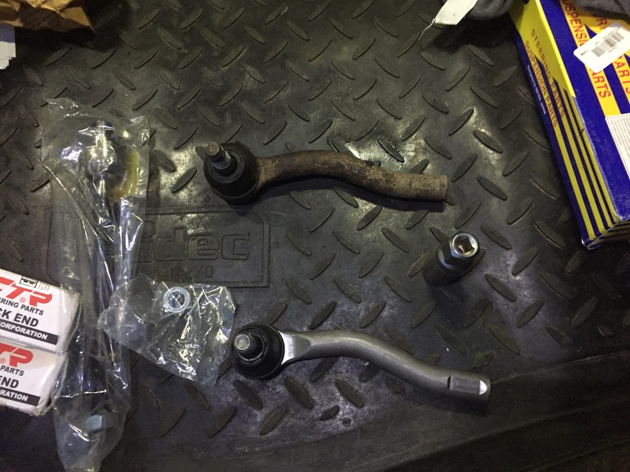 Замена наружного наконечника рулевой тяги Nissan Note 2004 - 2012