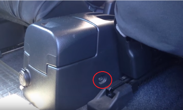 Снятие и установка облицовки тоннеля пола Nissan Note 2004 - 2012