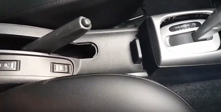 Снятие и установка облицовки тоннеля пола Nissan Note 2004 - 2012