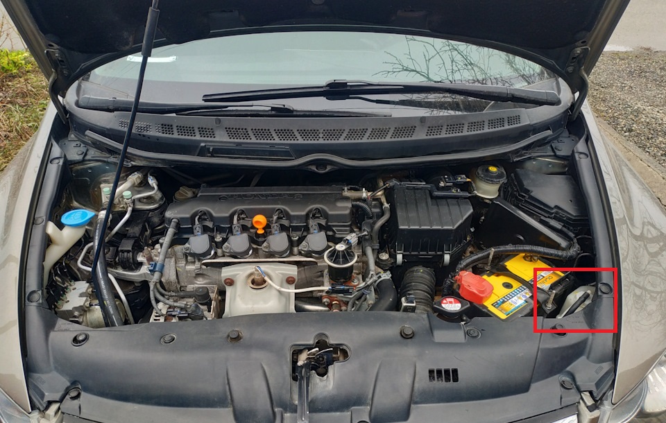 Проверка уровня и доливка охлаждающей жидкости Honda Civic 2005 - 2011