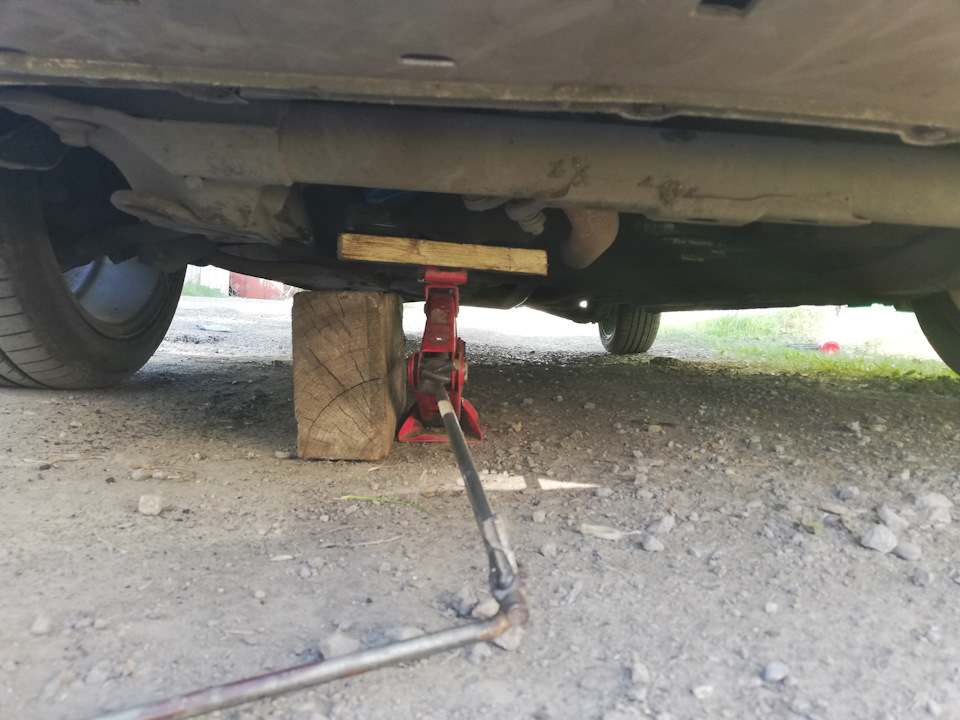 Замена правой опоры двигателя Honda Civic 2005 - 2011