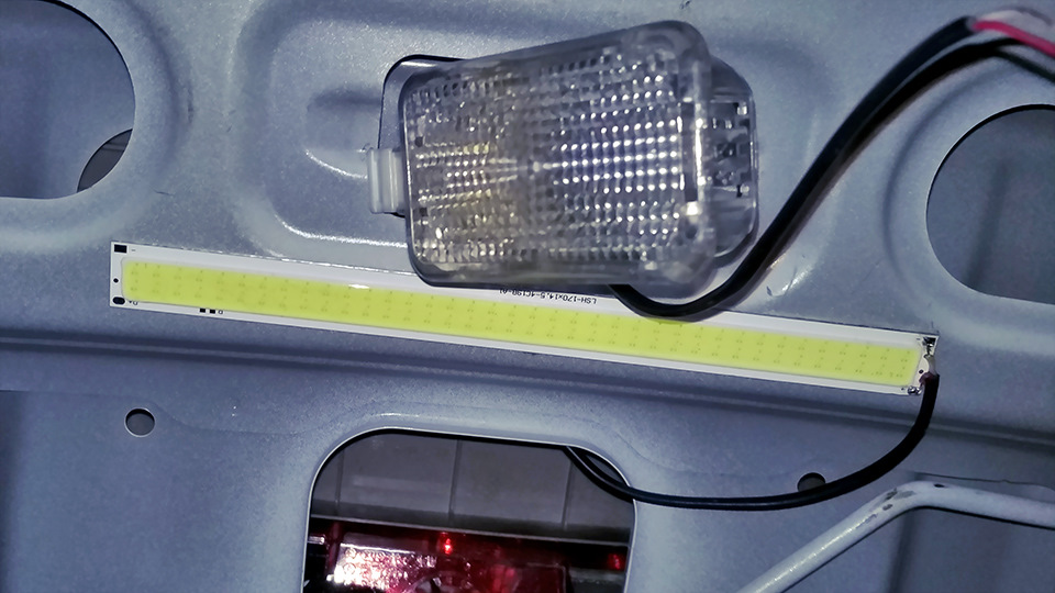 Замена плафона освещения багажника Honda Civic 2005 - 2011