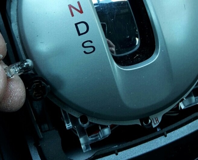 Уровень масла хонда цивик 4д. Масляный фильтр Хонда Цивик 4д. Лампочка селектора АКПП Хонда Цивик 4д. Датчик уровня масла Хонда Цивик 4д. Датчик уровня масла на Хонда Цивик 4д 2007 года.