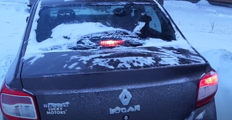 Замена лампочки стоп сигнала Renault Logan