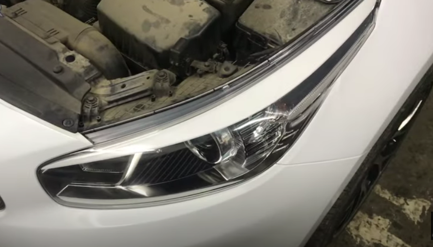 Замена лампы ближнего света Kia Cee'd