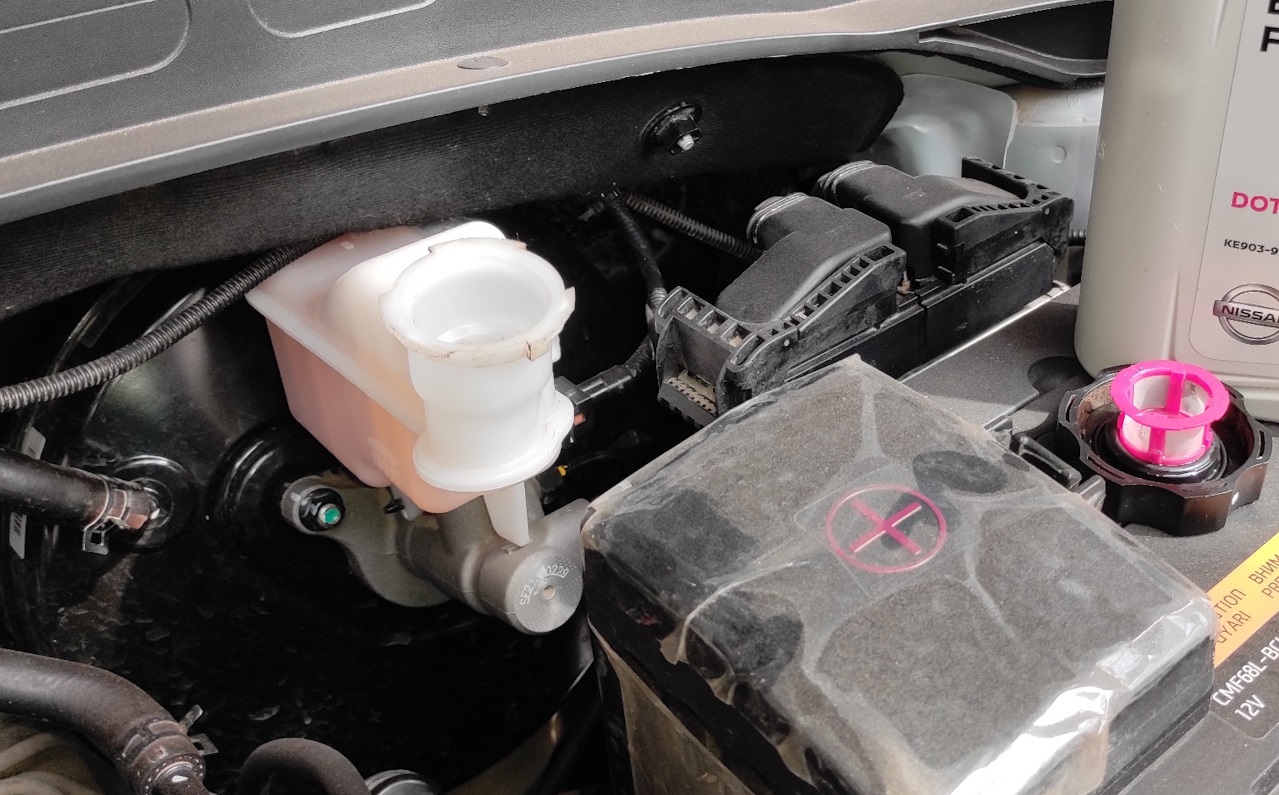 Проверка уровня тормозной жидкости Hyundai Creta