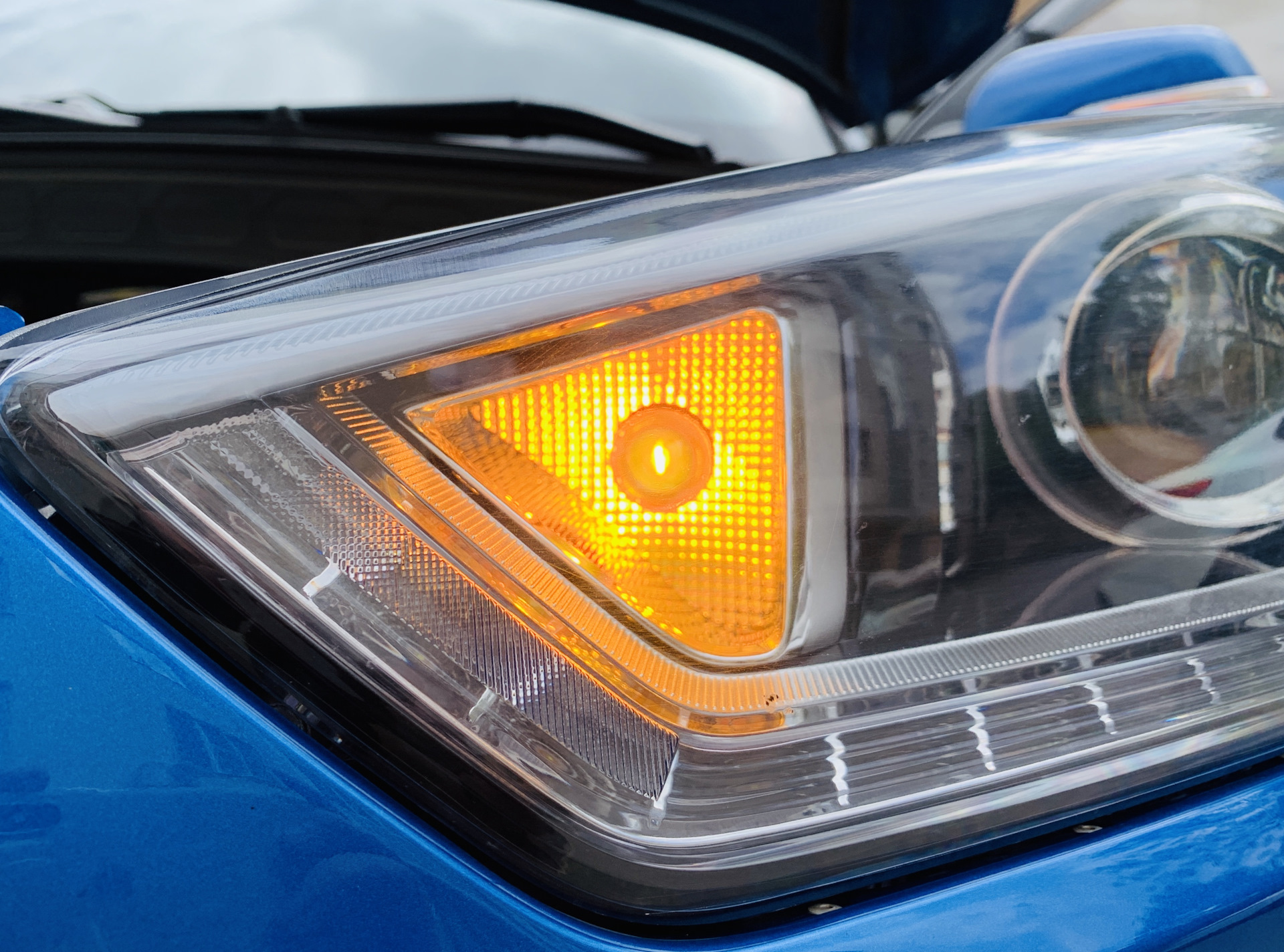 Замена лампочки указателя поворота в фаре Hyundai Creta