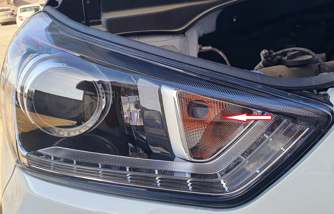 Замена лампочки указателя поворота в фаре Hyundai Creta