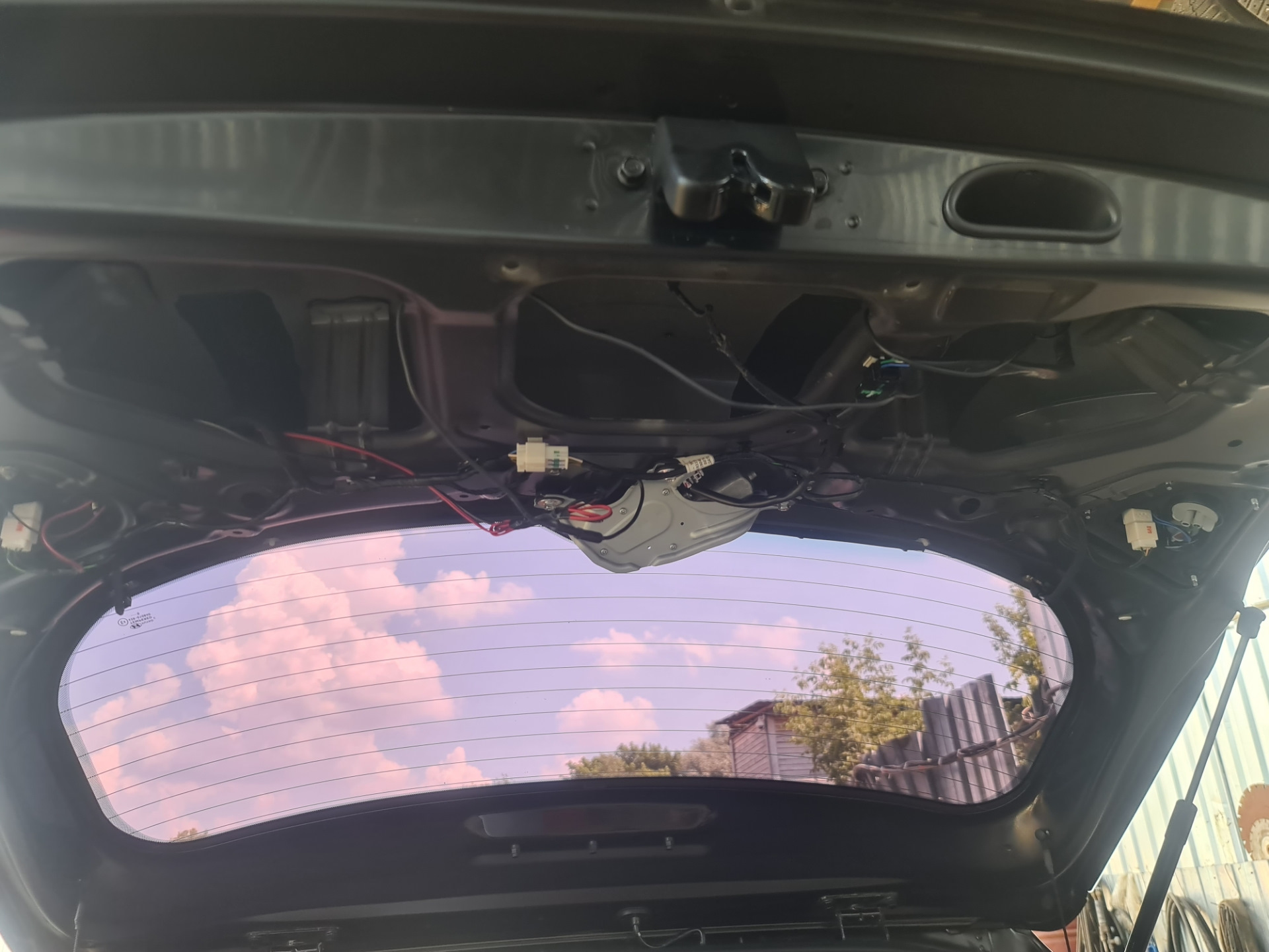 Снятие обшивки двери багажника Hyundai Creta