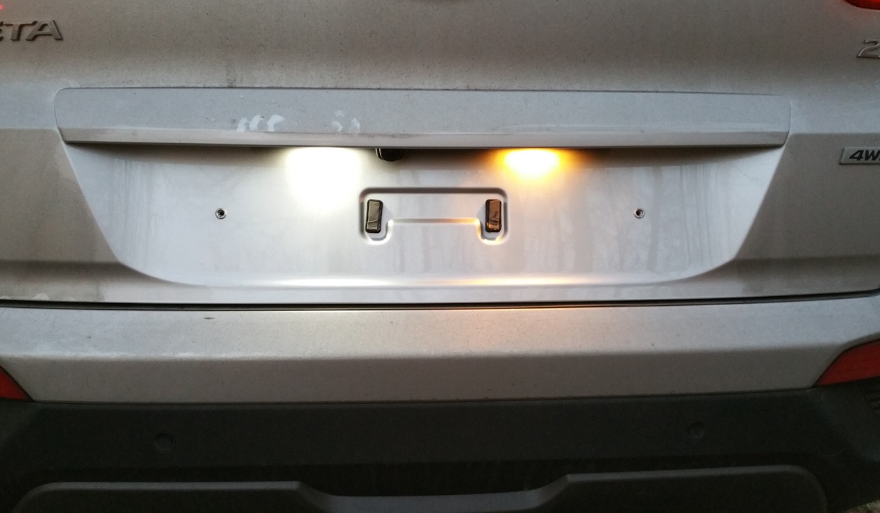 Замена лампочки освещения номерного знака Hyundai Creta