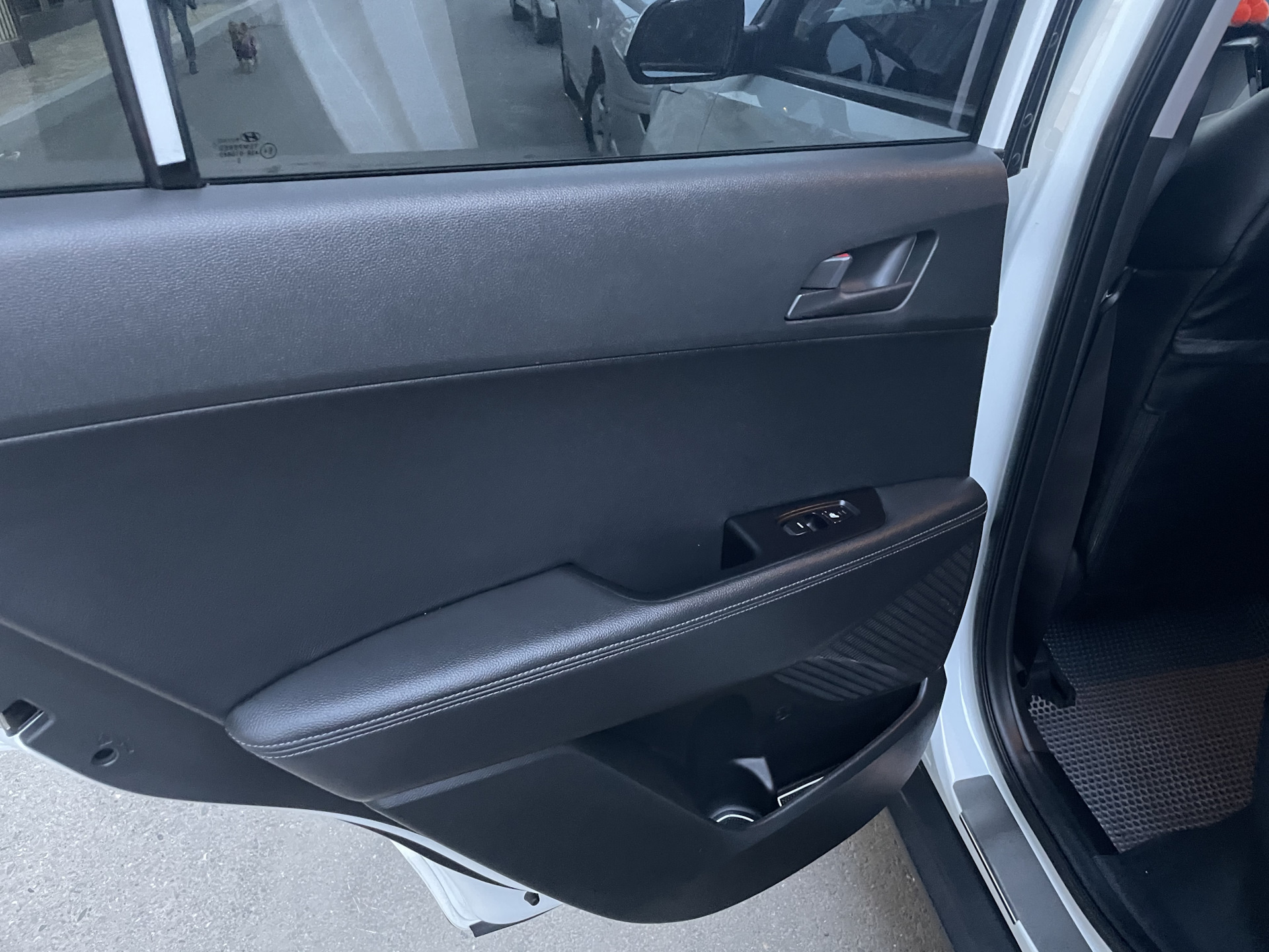 Снятие обшивки задней двери Hyundai Creta