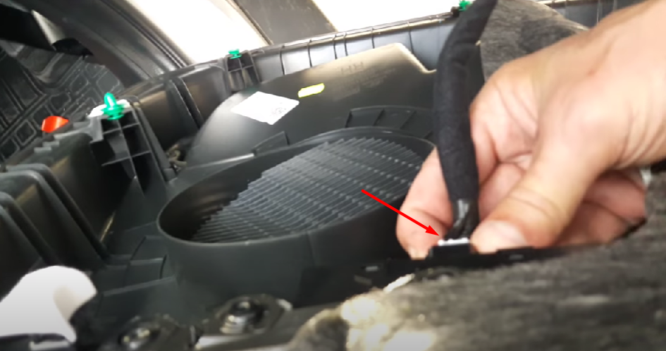 Removing the rear door trim Hyundai Creta