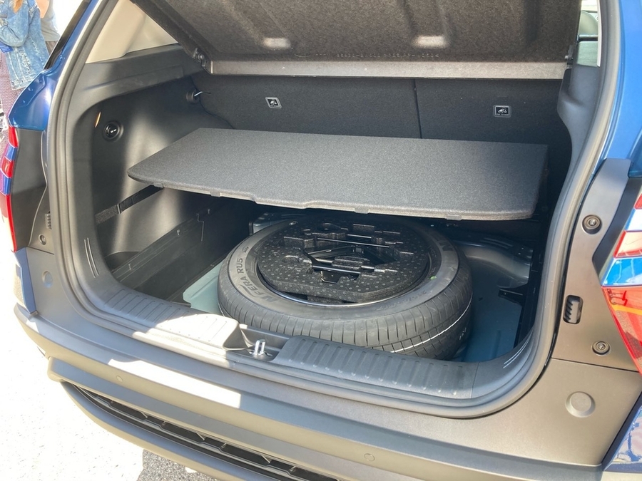 Извлечение запасного колеса Hyundai Creta и комплекта инструментов