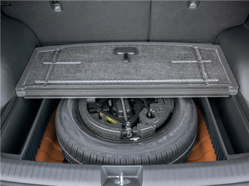 Извлечение запасного колеса Hyundai Creta и комплекта инструментов