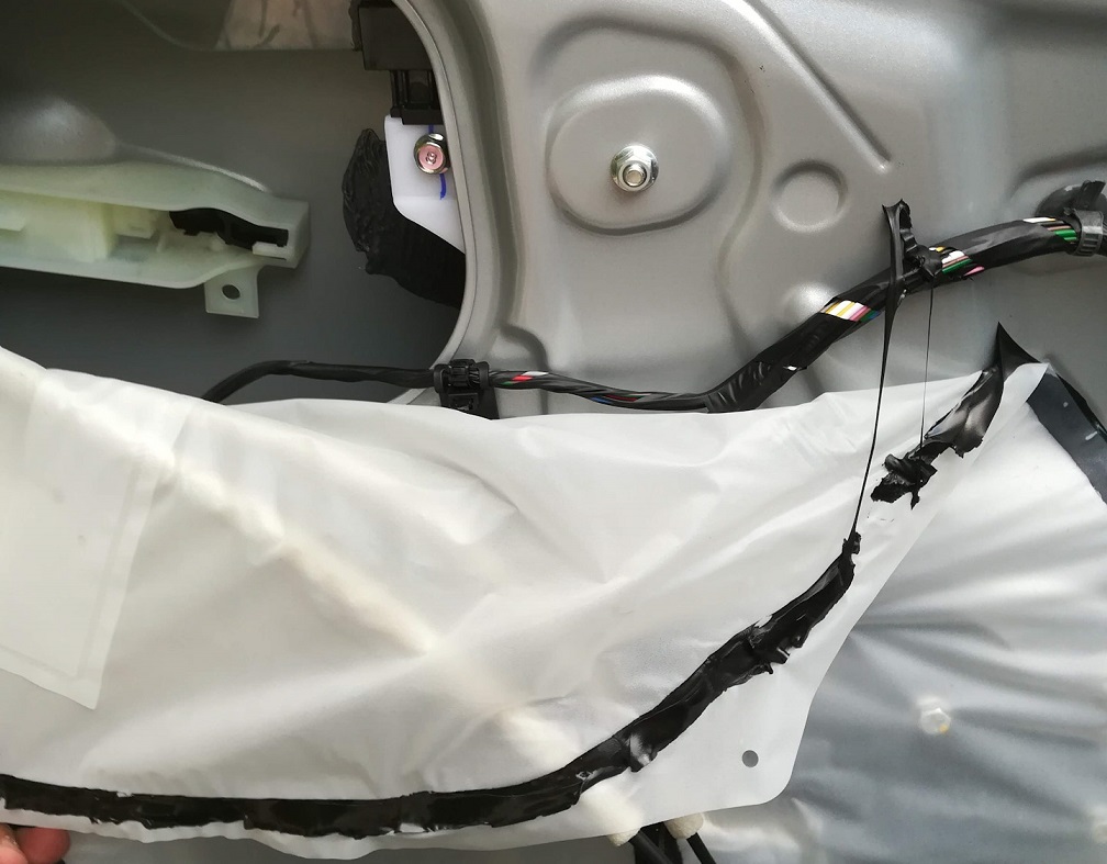 Замена моторчика переднего стеклоподъемника Hyundai Creta
