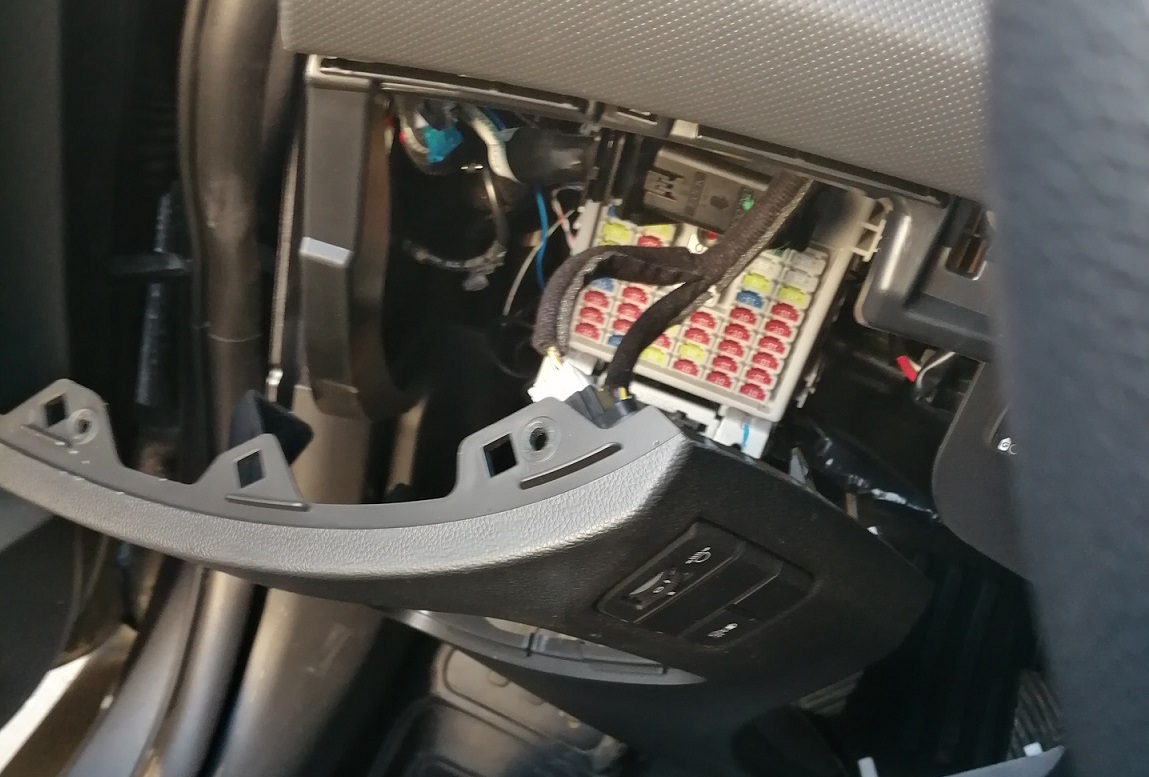 Снятие блока кнопок корректора фар Hyundai Creta