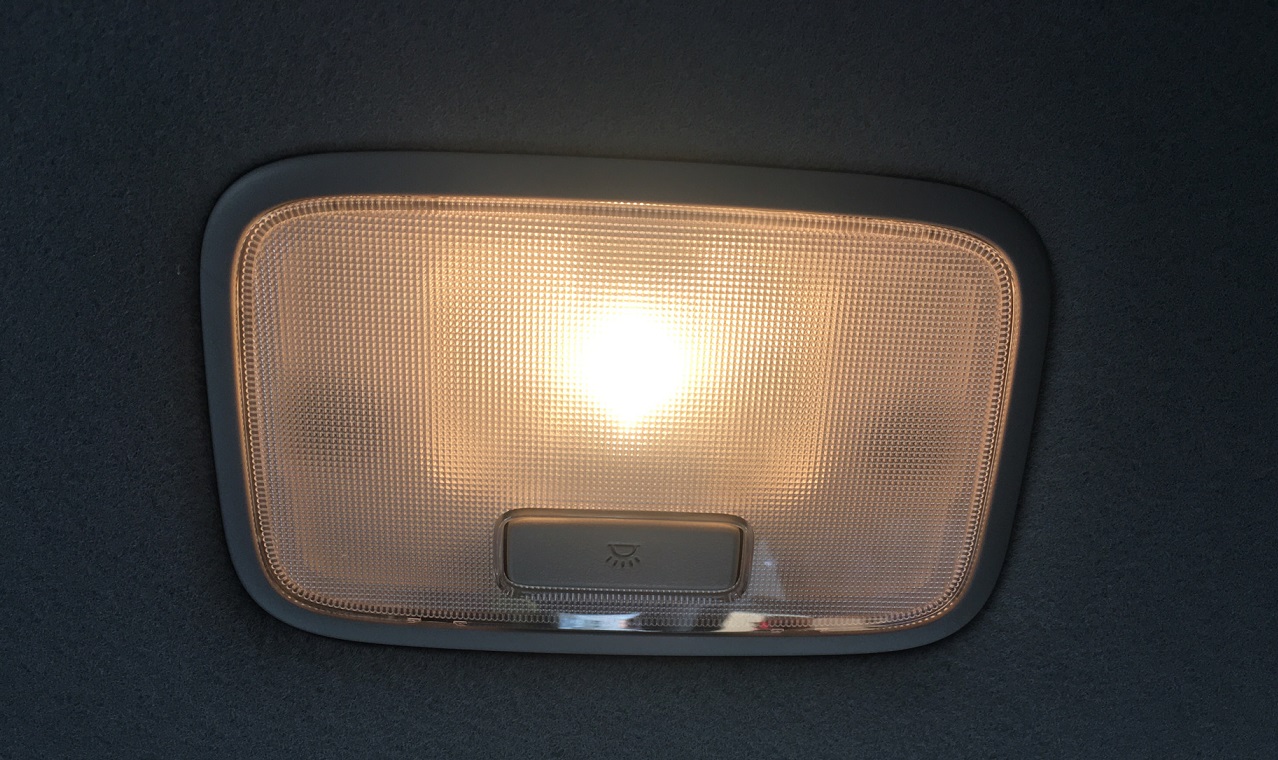 Замена ламп освещения салона Hyundai Creta