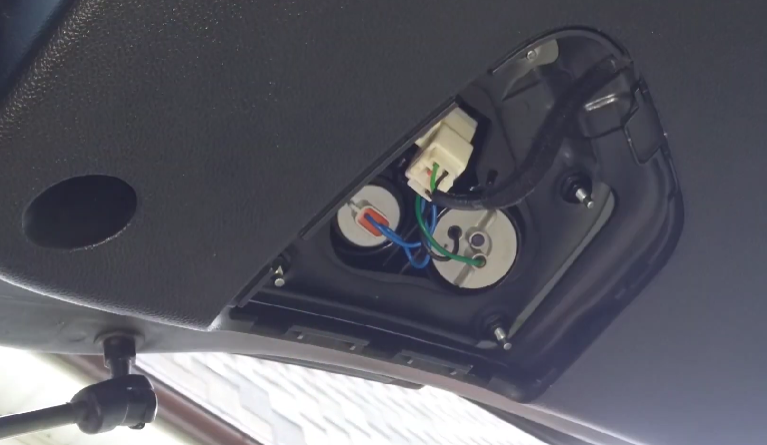 Замена заднего фонаря Hyundai Creta на двери багажника