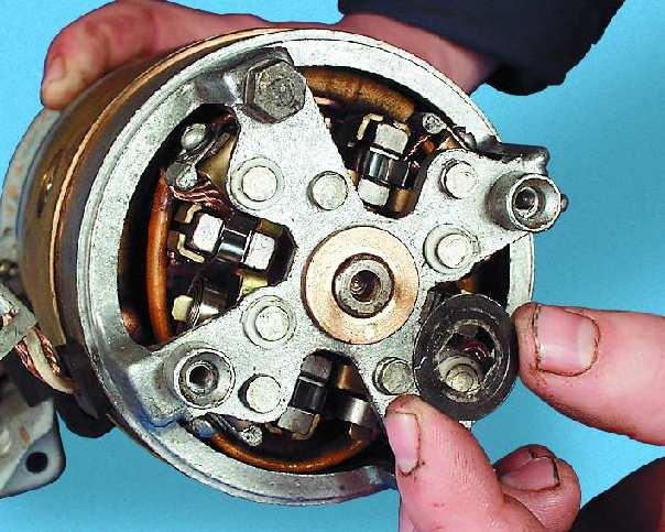 Демонтирование стопорного кольца ротора стартера Volkswagen Polo