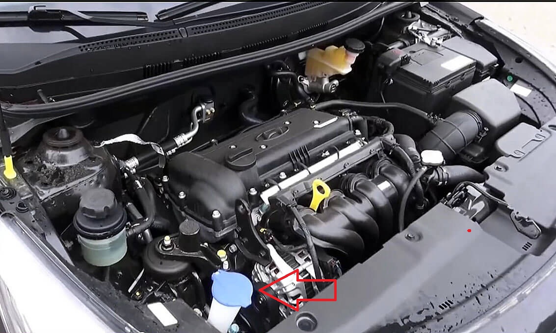 Расположение бачка омыватель ветрового стекла на автомобиле Hyundai Solaris