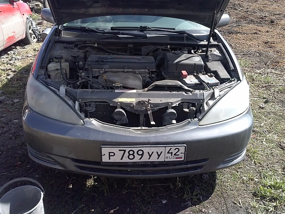 Лак начал полимеризоваться на Toyota Camry
