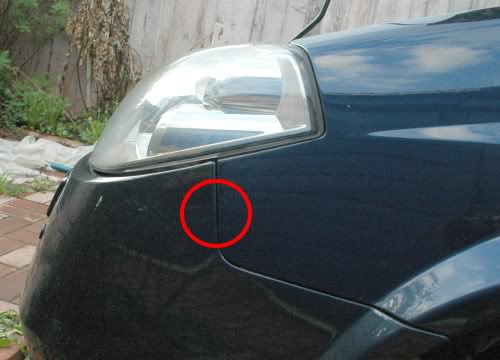 Место болта который надо открутить Nissan Primera