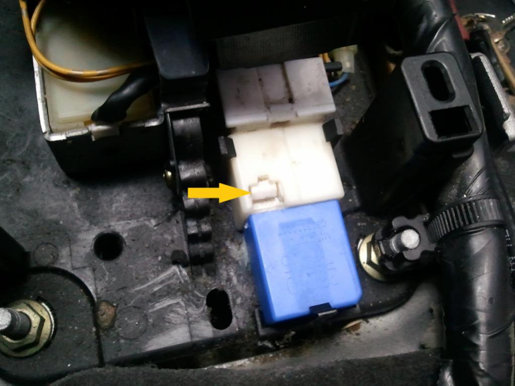 Реле коробки передач Nissan Primera