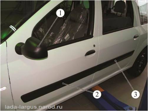 Молдинги дверей и наружное зеркало заднего вида Lada Largus